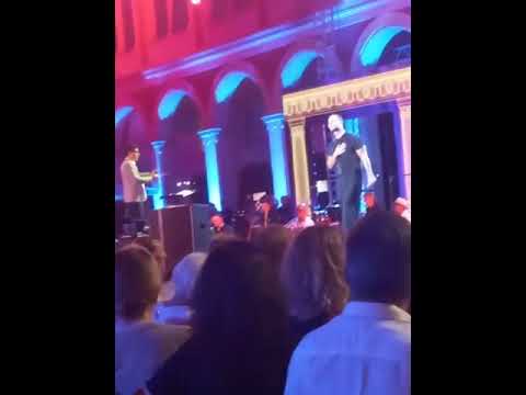 Mini koncert Ive Perkušića na retrospektivnoj večeri Tereze Kesovije na Splitskom festivalu