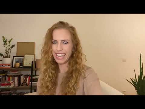 Kristen Tcherneshoff greets HUNDE péople.