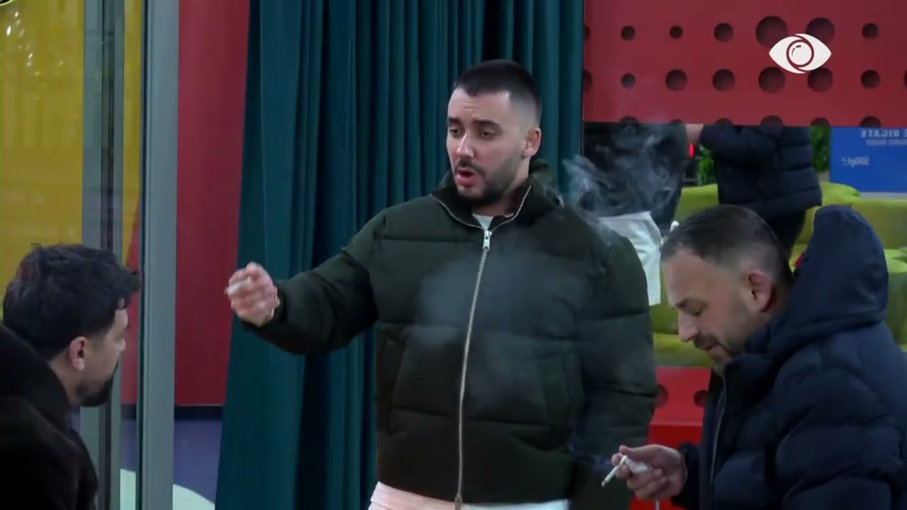“T’u hedhim dyshekët në pishinë”/ Keijsi diskuton me Senon dhe Stinen