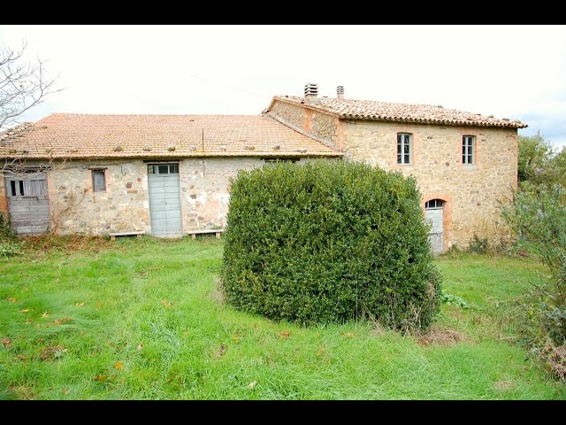 CD657 Parrano, large farmhouse to restore