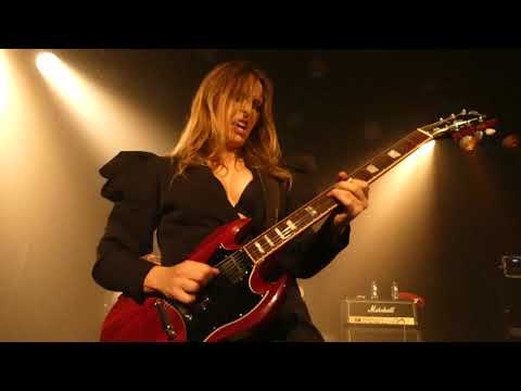Ladies Ballbreaker "Thunderstruck" (AC/DC cover) Live Paris 2022