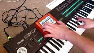 Video thumbnail for Yamaha DX7 vs ARPIE - MIDI Arpeggiator by midierror