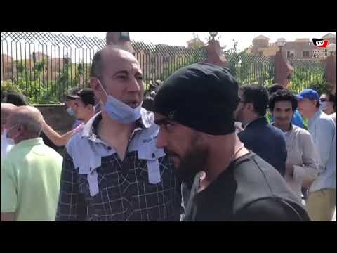 فنانون يودعون محمود ياسين من أمام مسجد الشرطة بالشيخ زايد فنانون يودعون محمود ياسين من أمام مسجد الشرطة بالشيخ زايد