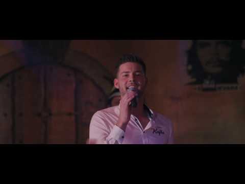 Zanger Kafke & Outsiders - Kerstmis Tot Carnaval (Officiële Videoclip)