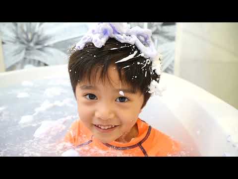 TRAVIS & ARIANA BUBBLE BATH TIME | Travis in WONDERLAND