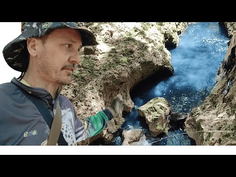 POLUIÇÃO DEIXA RIO AZUL