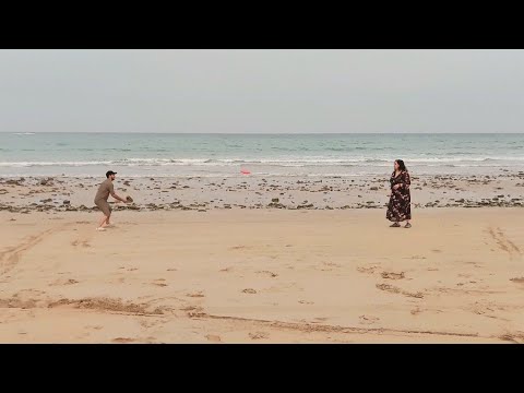 Playing Frisbee on the Beach | Relaxing Waves Sound