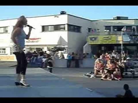 Tina Winston sings at Ocean Beach Has Talent