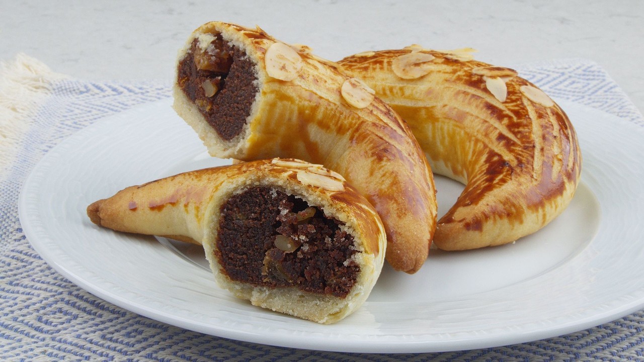 Tam Ölçüsüyle Pastanede YEDİĞİN AY ÇÖREĞİNDEN ÇOK DAHA LEZZETLİ AY ÇÖREĞİ Tarifi Nasıl Yapılır?