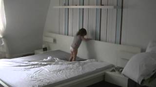 Elita und Nelio zerstören elterliches Bett елита и нелио разрушают родительцкую кровать