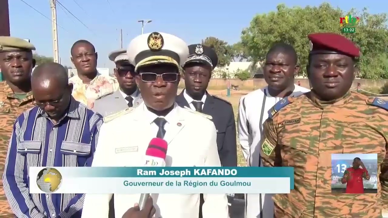 Un dépôt de gerbe de fleurs pour honorer les FDS et VDP tombés au cours de l’année 2024-2025