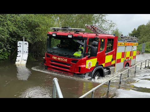 UK Flooding Fails!! || Vehicles vs Floods compilation || #158