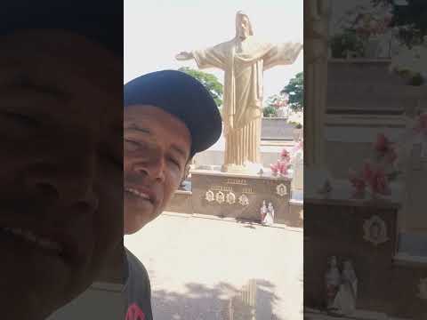 Cemitério Municipal de Taquaritinga SP interior São Paulo mostrando as artes tubular