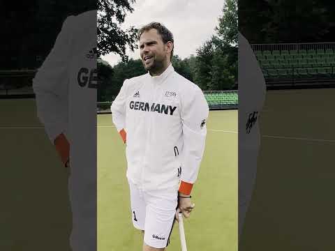 Revolverheld -  Hockey spielen? Kann ja wohl nicht so schwer sein?!