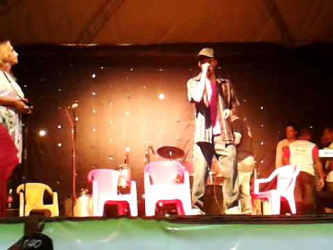 Roberto Ribeiro Aghuiar canta sucesso de Celine Dion-My Heart Will Go On-Titanic