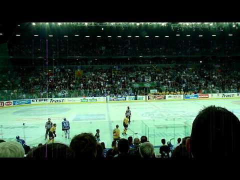 Medveščak Zagreb vs Vienna Capitals (23.01.2011) - Short brawl minutes before final blow