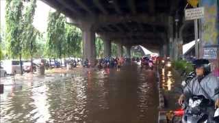 preview picture of video 'Banjir Di Kebon Nanas - 28 Nov 2014'