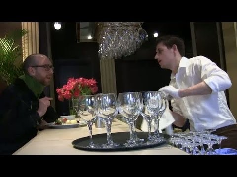 "Maten smakade pruttelipruttkorv" - Snurra flaskan (TV4 Play)