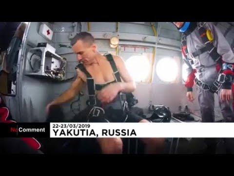 شاهد.. ضابط روسي سابق يقفز بالمظلة شبه عار بدرجة حرارة 50 تحت الصفر!…