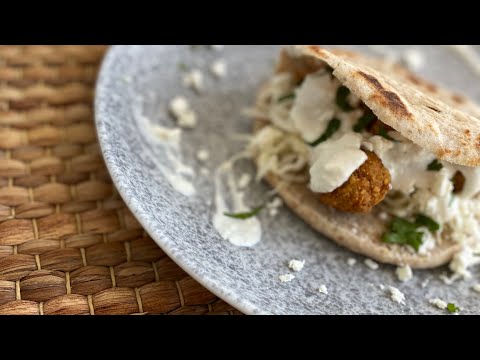 DELICIOSO Kebab con Falafel Casero y Pan Del IKEA!! | COCINA CONKA