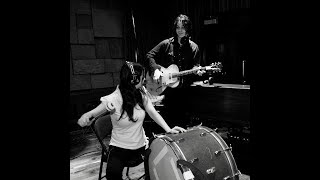 Prickly Thorn, But Sweetly Worn - The White Stripes (lyrics)