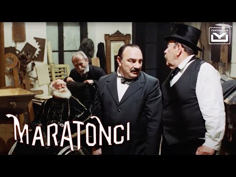 Tata spalio Đenku | Maratonci trče počasni krug