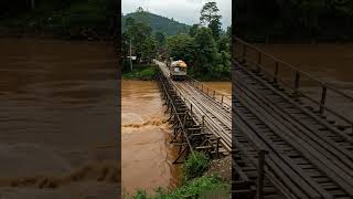 Download lagu Jembatan Ambruk Saat Truk Hampir Lolos #shorts mp3 Download lagu Jembatan Ambruk Saat Truk Hampir Lolos #shorts mp3