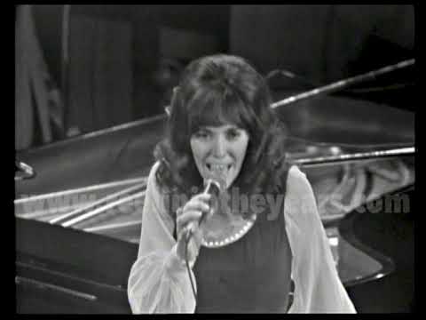 The Carpenters- "Hurting Each Other/We've Only Just Begun" LIVE 1972 [Reelin' In The Years Archive]