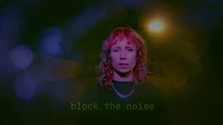 Kadr z teledysku Block The Noise tekst piosenki Pecq