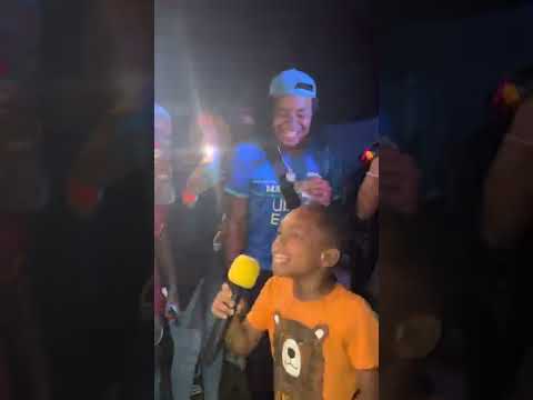 Texto - N-Pro Game un enfant de 7 ans en concert