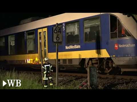 Pkw wird nach Überschlag von Zug erfasst