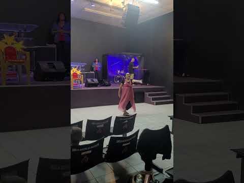 Gesto espontâneo Ele vem pra restaurar (Thamires Garcia)