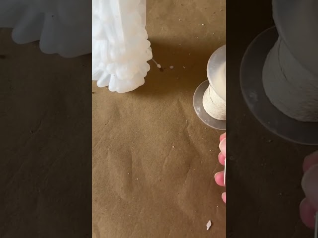 Vídeo relacionado con Pegatina de Mecha de Vela Adhesiva Robusta, Rollo de Mecha de Vela Adhesiva, Pegatina de Mecha de Vela de Espuma Previa, para Frascos de Vidrio, Latas de Metal, 3 Rollos 300