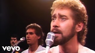 Earl Thomas Conley Holding Her And Loving You