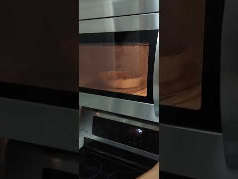 I put metal in my microwave 🙃