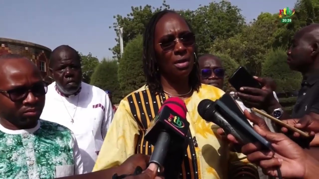 Tour du Faso 2026 : les Étalons cyclistes reçoivent les bénédictions et des conseils du Mogho Naaba
