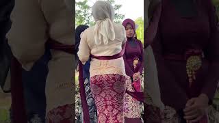 Download lagu The beauty is in the back details #shorts #kebaya #indonesia mp3 Download lagu The beauty is in the back details #shorts #kebaya #indonesia mp3