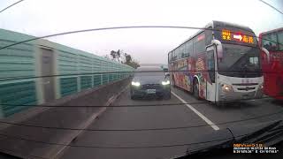 [分享] 國道路肩被狂閃大燈