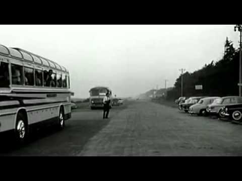 Alberto Sordi - Qui è tutto uno schifo (da Una Vita Difficile di D. Risi)