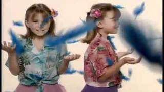 Mary Kate and Ashley Olsen singing We need a vacation