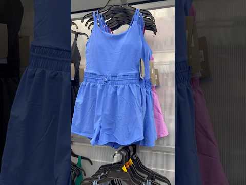 Di varias vueltas ala ropa y por fin encontré algo bonito para mi 😃