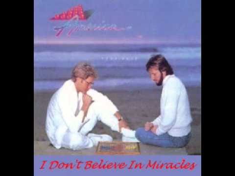 Videoclip de I Don't Believe In Miracles — America