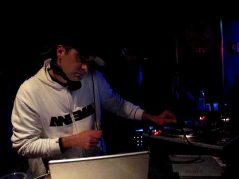 Skema, Ventreianca, Pikiniello, dj Trinketto LIVE @ Est cafè (LE) pt. 2