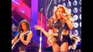 Desafinada y Desentonada presentacion de Paulina Rubio en el Palacio de los Deportes