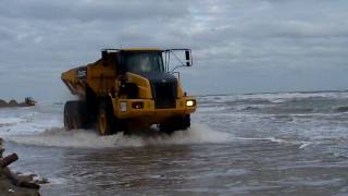 preview picture of video 'After Hurricane Ike beach clean up Galveston, Texas'