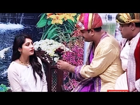 Khabardar with Aftab Iqbal Eid Special - Neelam Muneer -13 September 2016 - Express News