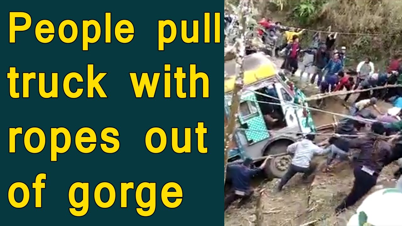 Hundreds of villagers use ropes to pull truck out of gorge | People use ropes to pull truck