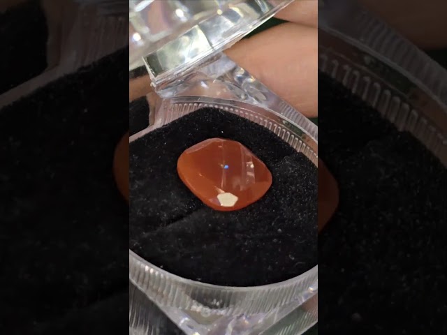 حجر عقيق طبيعي مفحوص و موثق بشهادة مختبر