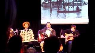 Edo Donkers ,Abel de Lange en Tim Knol zingen 