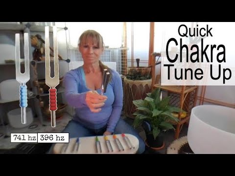 10 minute Chakra Tuning with Solfeggio Frequencies | All 7 Chakras